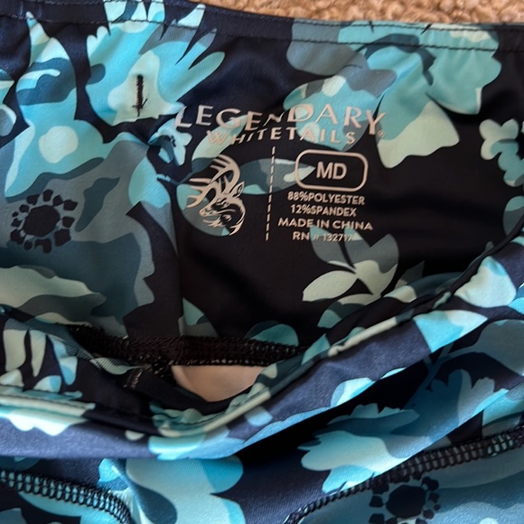 COPY - Legendary Whitetails Women’s Trail Blazer Leggings - Flower Camo- Size M… - Picture 3 of 9